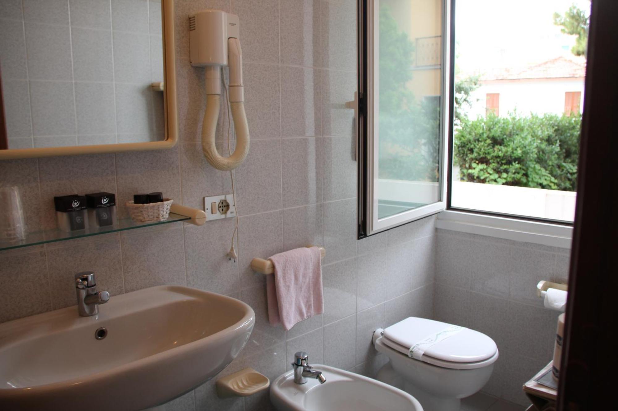 Hotel Helios Diano Marina Room photo