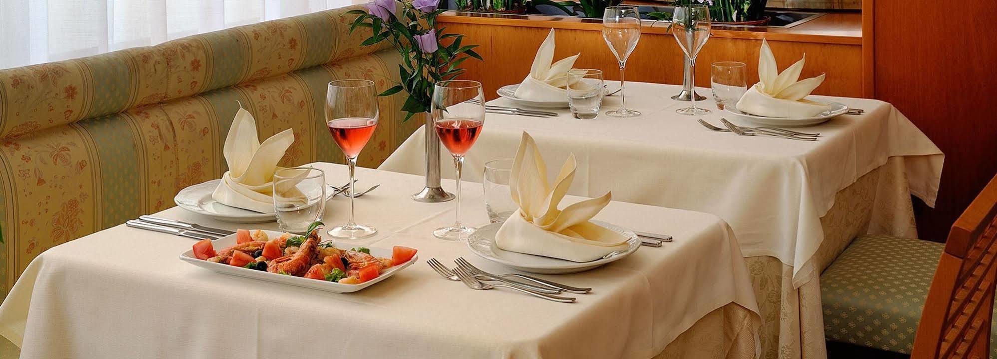 Hotel Helios Diano Marina Exterior photo